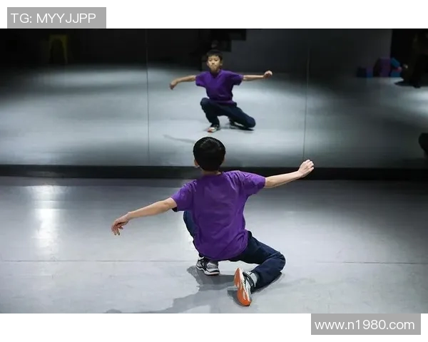 从街头到绿茵场世界足球明星的成长之路与奋斗历程